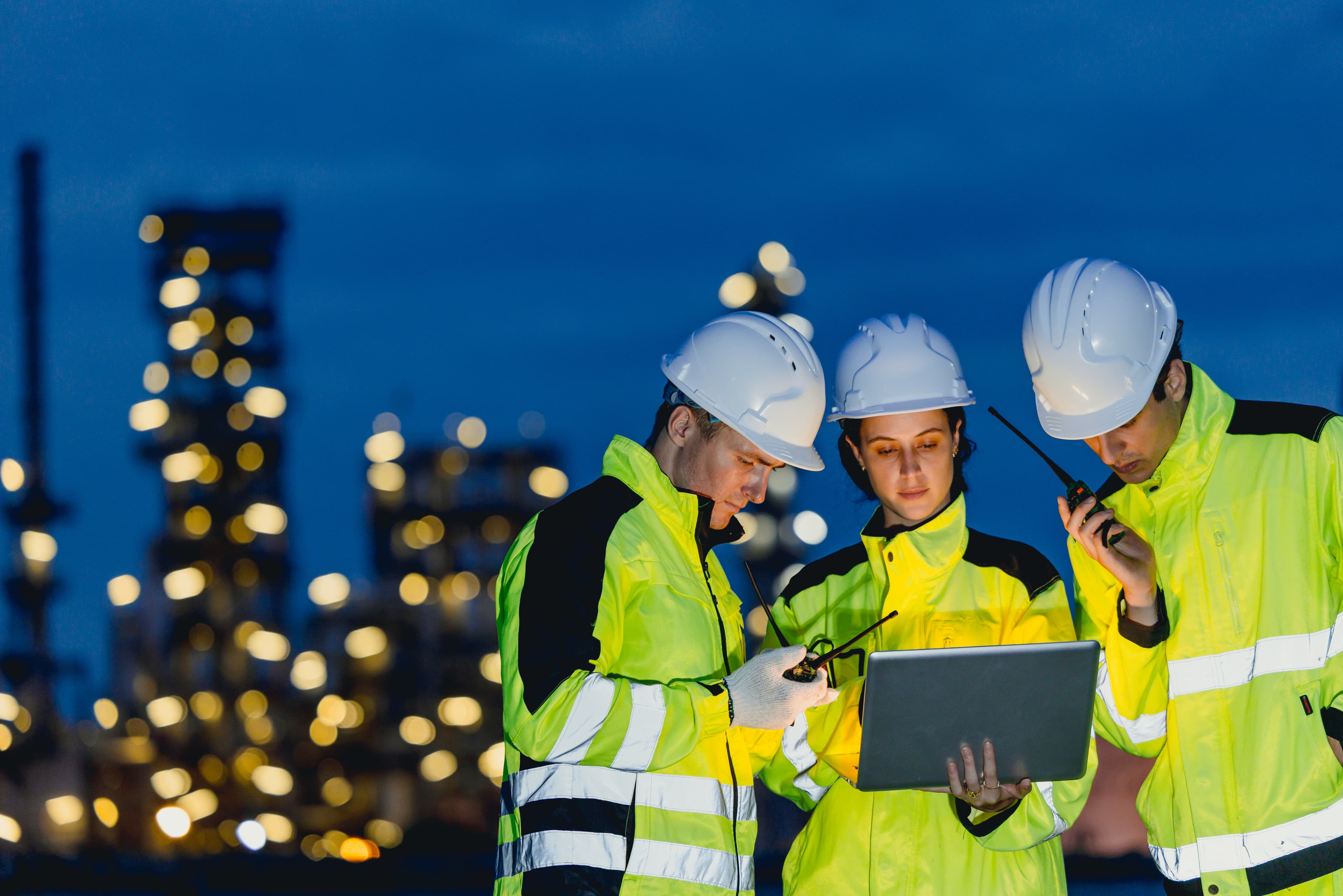 Industrial operator using a tablet in the field